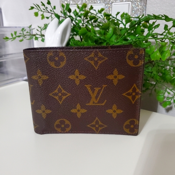 LOUIS VUITTON MONOGRAM MEN WALLET - Picture 1 of 14